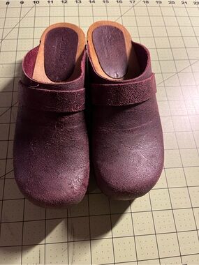 Sanita Women’s Burgundy Leather Slip-On Clogs